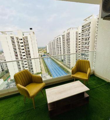 Gurugram Apartment | Skyline 1bhk Central Park Flower valley The Room