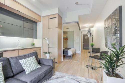 Toronto Entertainment District Apartment | Skyline Suites - Walk to MTCC, ACC, Rogers Centre & Entertainment District