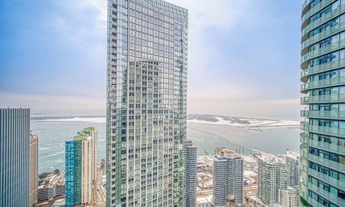 Toronto Entertainment District Apartment | SkyTree Modern Suites