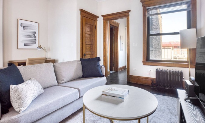 Wrigleyville Apartment | Sleek Lakeview 2BR near Wrigley Field, 1 block to Red Line, by Blueground