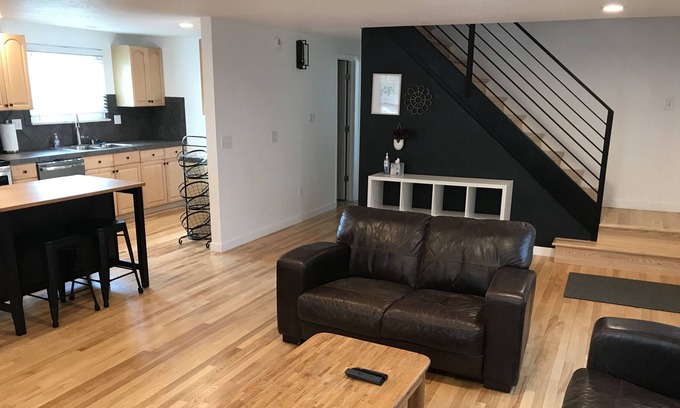 Trendwood and Frankline Square House | Sleeps 10 - Quick access to Denver and Boulder!