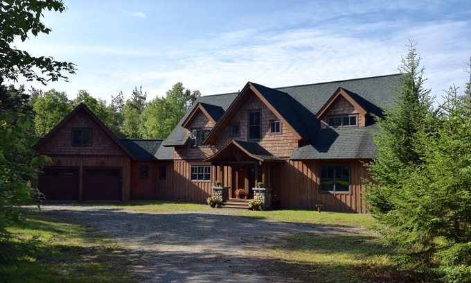 Lake Placid Cabin | Sleeps 18 Minutes to Main St & Lakes HotTub PoolTable FirePit Air Conditioning