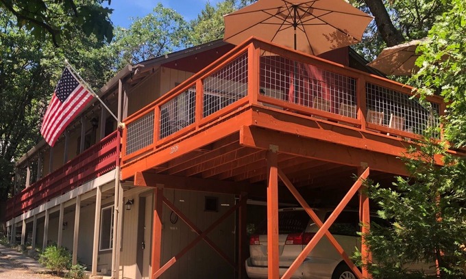 Twain Harte Cabin | sleeps 18, room for the whole family, lake privileges, steps from the lake.
