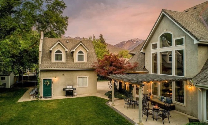 Holladay House | Sleeps 20 *Luxury Estate *A+Area *Hotub *Game Room