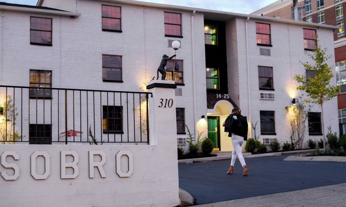 Rutledge Hill Cottage | Sleeps 8 Stylish Sobro Suites, Walk to Dining, Drinks & More by Avantstay