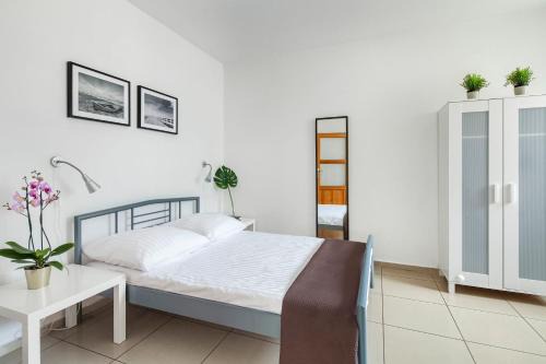 Srodmiescie Apartment | Sleepy3city Apartments Abrahama 16