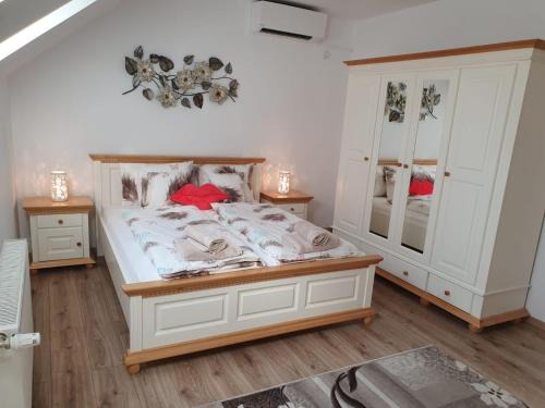 Sibiu Apartment | Smiley Flowers