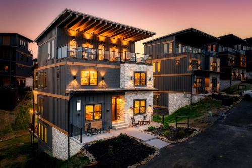 Sevierville House | Smith Creek Resort Rooftop Cabins