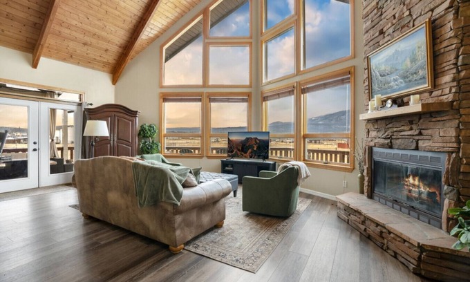Fort Valley Cabin | Snow Bowl Basin Retreat