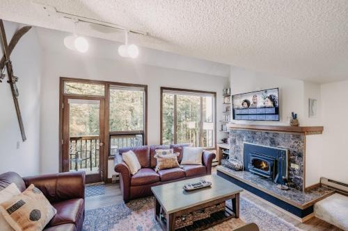 Glacier Apartment | Snowater Condo 55 - Wood Stove - Wi-Fi - W-D