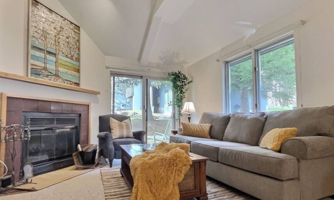 Killington Condo | SnowCub - Indoor Pool Hot Tub Sauna Fireplace