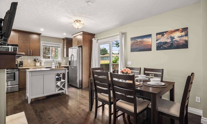 Bridgeland House | Social Haus Trendy 3BR Townhome in Bridgeland YYC