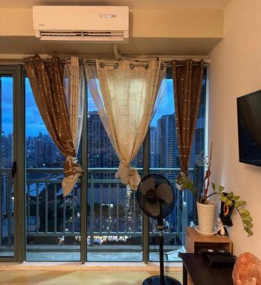 Highway Hills Apartment | SOHO Central 1 Bedroom with Balcony near MRT EDSA SHAW PIONEER Greenfields SM Megamall Ortigas