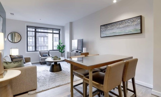 Radnor - Fort Myer Heights Apartment | Sojourn | Courtland Towers | 1 BR w/Pickleball Court