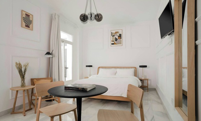 Huertas Apartment | Sonder by Marriott Bonvoy Santa Ana Apartments Las Letras
