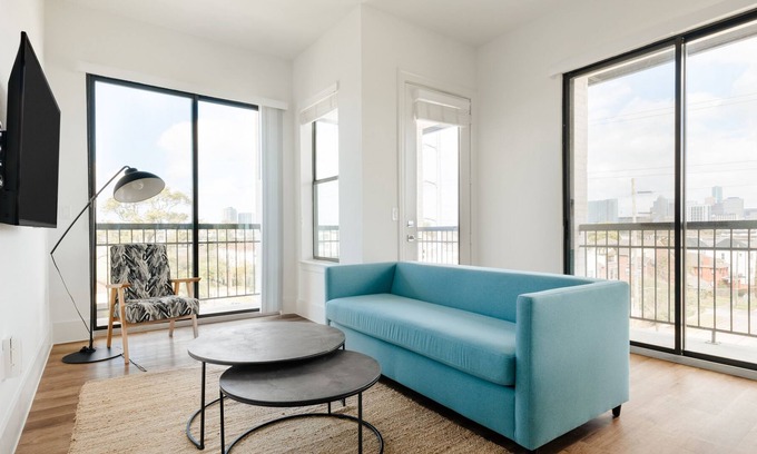 South Central Houston Apartment | Sonder The Hampstead