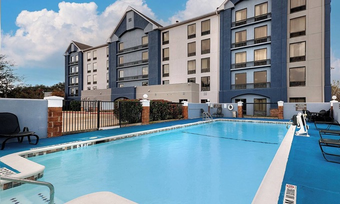 Fairbanks Hotel | Sonesta Essential NW Houston