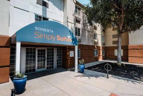 Fossil Creek Hotel | Sonesta Simply Suites Fort Worth