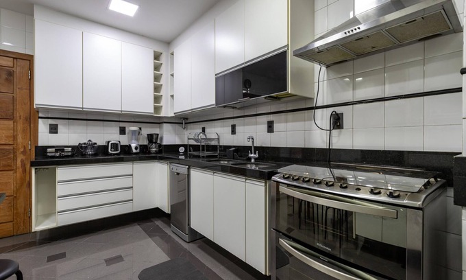 Zona Sul Apartment | Sophisticated Ideal for Families in Botafogo Pb202b