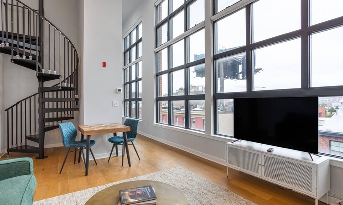 Old City Apartment | Sosuite Corner 2BR Loft w W D Shared Roofdeck