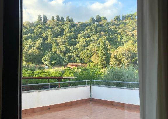 Valverde House | Sottotimpa