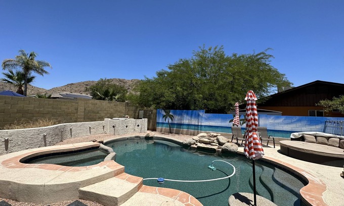 Desert Foothills Estates House | South Mountain-FREE HEATED Pool and Hot Tub Walk to trails & park.