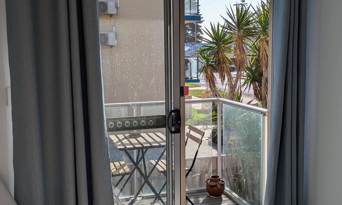 Henley Beach Apartment | *South on Henley* seaside beach getaway just metres from the beach
