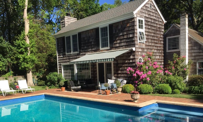 North Sea Cottage | Southampton Bay Beach Charming Family Vacation House - free sandy beach access