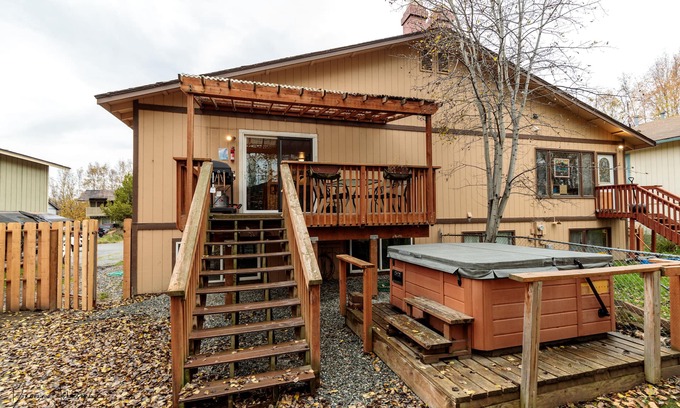 Old Seward - Oceanview House | Southside Serenity: Your Alaskan Hideaway with a Hot Tub!