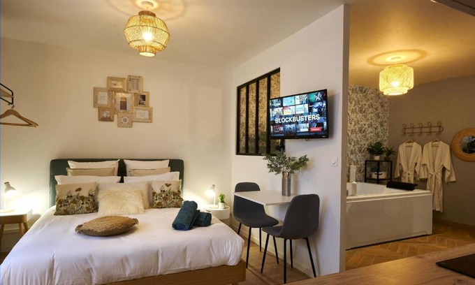 Perigueux Apartment | Spa, Love & Relax