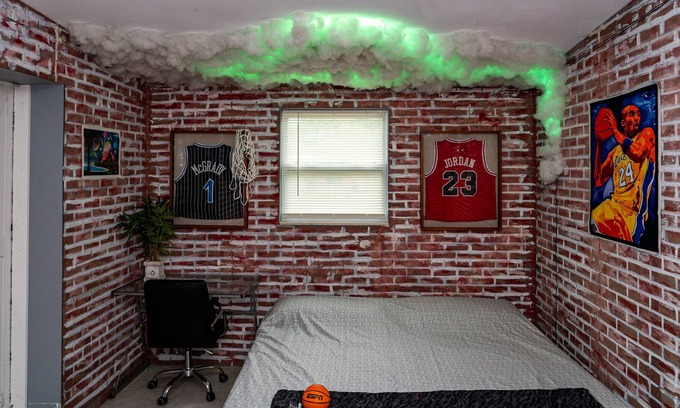 Temple Crest Apartment | Space jam experience Busch gardens!