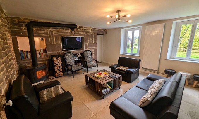 Aillevillers-et-Lyaumont Cottage | Spacious characterful gîte for 15 in Aillevillers with garden