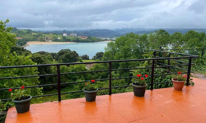 San Vicente de la Barquera House | Spacious house with sea view San Vicente de la Barquera