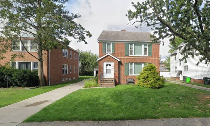 Cleveland Heights Apartment | Spacious 1 bdrm near hospitals, Little Italy, shops, eateries.