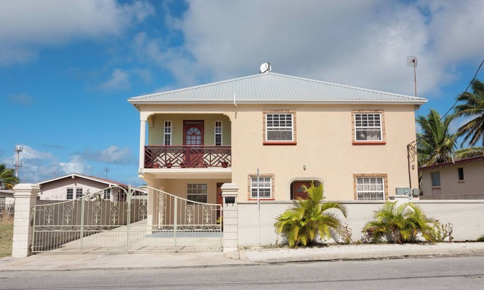 Silver Sands Apartment | Spacious, 1 bedroom apt with AC & WI FI, in Ch. Ch. on public transport route.