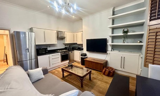 Dartmouth Park Apartment | Spacious 2 bedroom apartment