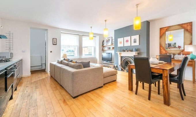 Cantelowes Apartment | Spacious 2 Bedroom Flat Near Camden Town with Garden
