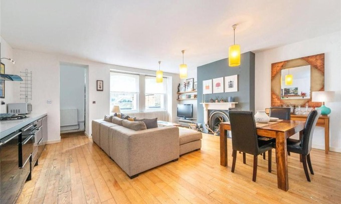 Cantelowes Apartment | Spacious 2 Bedroom Flat Near Camden Town with Garden