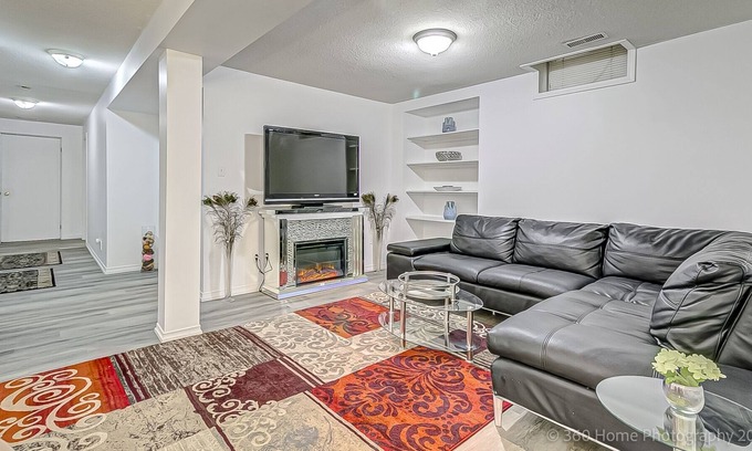 East Credit House | Spacious 2BR Guest Suite - Heart of Mississauga