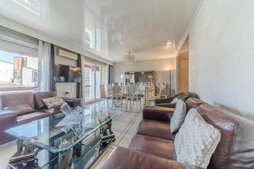 Perralliere Apartment | Spacious 3-bedroom apartment with balcony Gratte Ciel Villeurbanne