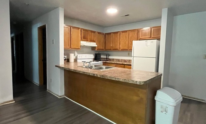 Kabrich Crescent Apartment | Spacious 3-bedroom apartment in Blacksburg, VA! Great location!