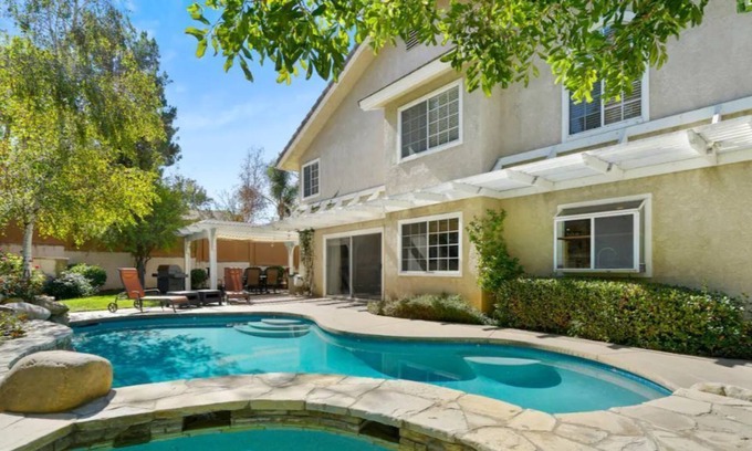 Thousand Oaks House | Spacious 3406 sq.ft & Cozy 5bd/4bth&pool/jacuzzi