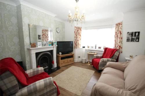 Welling Apartment | Spacious 4-Bed House in Welling - Free parking