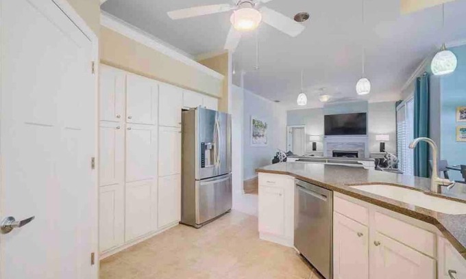 South Gate Ridge House | Spacious 4-bedroom/3-bath house in gorgeous Sarasota. 4 miles to Siesta Key