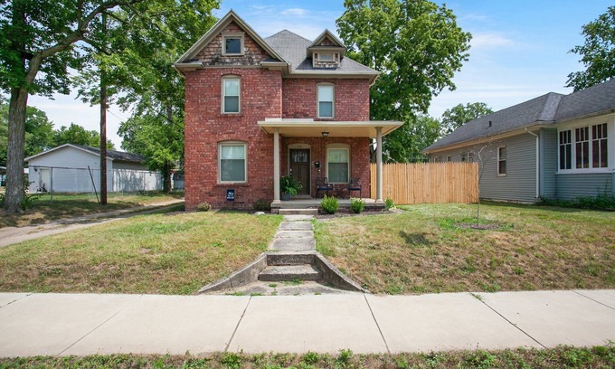 Northeast South Bend House | Spacious 4-bedroom house in South Bend - walk to Notre Dame!