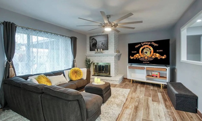 Peaceful Valley House | Spacious 4bedroom House In Scottsdale! 4 min from Nightlife & Scottsdale Stadium