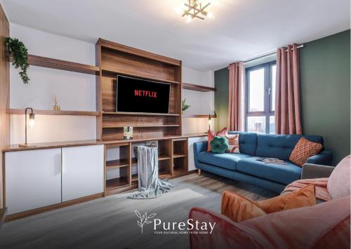 Failsworth House | Spacious 5-bedroom Contractor House Sleeps 7 with Parking by PureStay