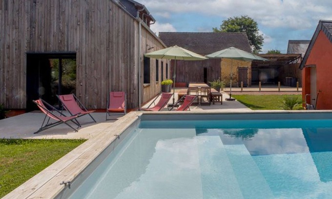 Change Cottage | Spacious 5-Bedroom House with Private Pool, Games Room, and Terrace in Changé