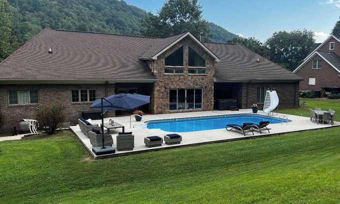 Dayhoit House | Spacious 5-bedroom house in historic Harlan! In-ground Pool/Hot Tub/Game Room