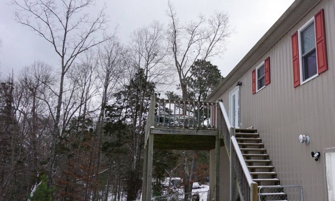 Almo House | Spacious 6-bedroom house in charming Benton with AC